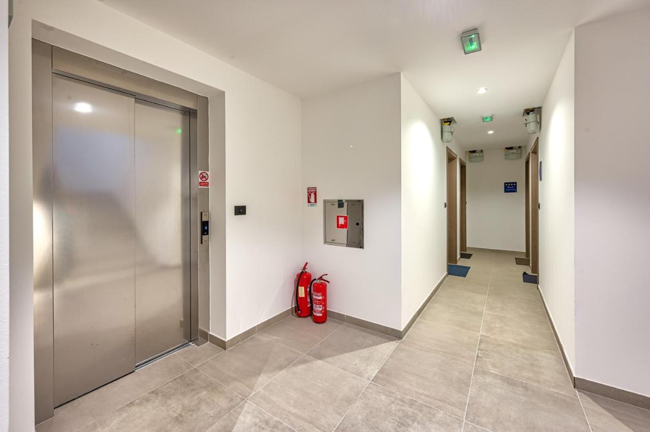 Art Apartment Monvidal Pula Exteriér fotografie